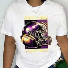 Camiseta Casual Deportiva para Mujer con Estampado de Casco de Fútbol Americano y "Purple & Golden Vibes Only" - Manga Corta, Cuello Redondo, Top Cómodo de Verano para Todas las Temporadas, Ropa Casual |   Top con Temática de Fútbol |   Ajuste cómodo, camisetas de fútbol blancas CLL-4829100% algodón, duraderas - Negro - Ver 1