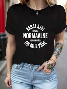 Women's T-Shirt With Estonian Phrase "I'm Normal In My Free Time" - Casual Short-Sleeve Crew Neck Blouse With Estonian Lettering, Spring/Summer Casual Wear Suitable For Spring And Summer Outfits, Machine Washable. Women's Casual Printed T-Shirt, Short-Sleeve Crew Neck, Local Spring/Summer Urban Fashion. - 黑色 - 查看 1
