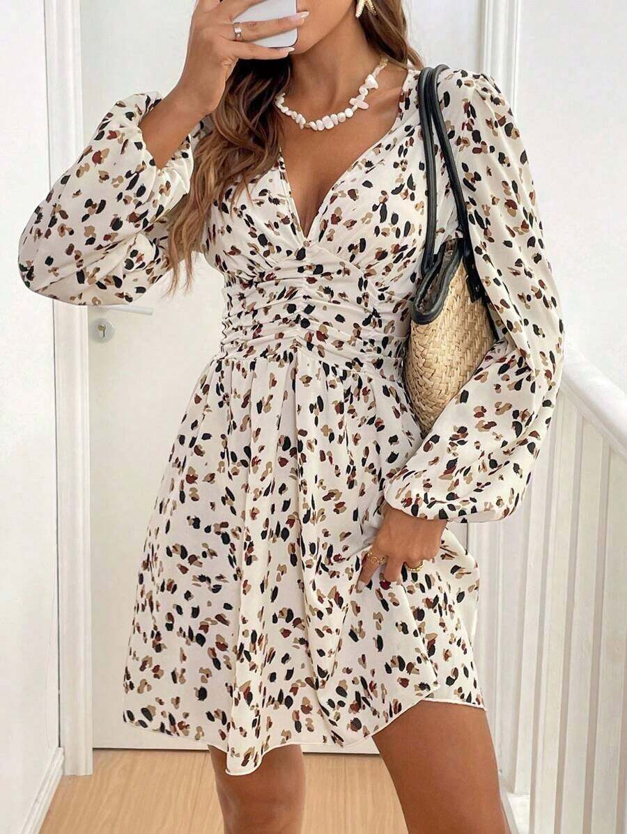 Vestido corto casual sencillo con cuello en V, manga larga, plisado y estampado de todo sobre - Multicolor - Ver 1