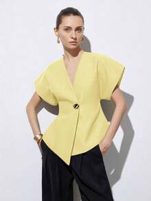 Chaqueta de mujer con cuello en V elegante, hombros anchos, bajo asimétrico, botones decorativos y mangas cortas, diseño minimalista y versátil para el uso diario - Amarillo - Ver 8