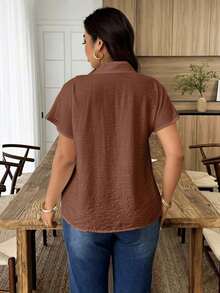 Weeklong Camisa suelta con botones y bordado de ojetes asimétrico, atuendo casual para diario/vacaciones, ropa de oficina - Color caoba - Ver 2