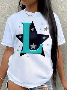 Camiseta Estampada para Mujer con Diseño Turquesa J y Estrellas Negras - Camiseta Casual de Manga Corta y Cuello Redondo, Corte Relajado para Todas las Estaciones, Perfecta para Uso Diario y Atuendos de Vacaciones (Lavable aáquina). - Blanco - Ver 1