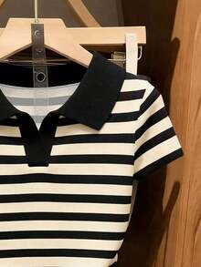 Camiseta casual versátil de mujer con estampado floral, cuello polo y mangas cortas de color contrastante - Multicolor - Ver 3