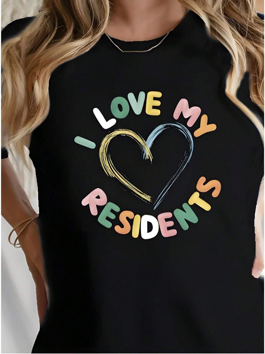 Camiseta ligera y holgada para mujer con la frase "I Love My Neighbors" - presenta trazos de pincel multicolor y un diseño en forma de corazón con la palabra "Neighbors", confeccionada con tela suave y cómoda, de cuello redondo y manga corta, ideal para actividades comunitarias, como atuendo de maestra y para uso diario como regalo. - Negro - Ver 1