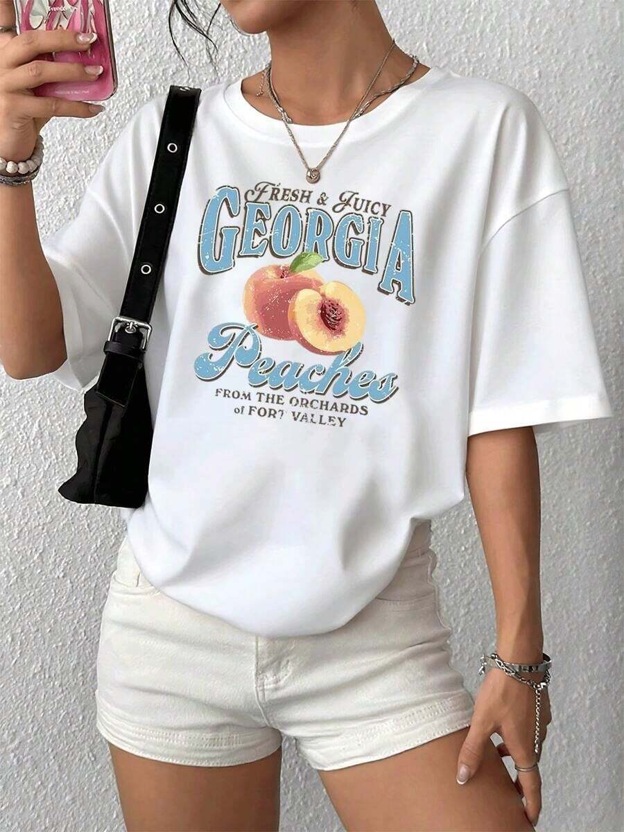 Men's Summer T-Shirt, Vintage Graphic Design Of Fresh And Juicy Georgia Peaches, Soft Cotton, Casual Style, Perfect For Summer, Stylish And Comfortable Outfit, Unique Fruit Print Design, Men's Clothing, Suitable As A Gift. Women's T-Shirt. Blouses>Elegant. Boho Chic, Soft, Breathable And Comfortable Women's Top, Ideal For Spring, Summer And Autumn, Perfect For Vacation, Travel And Everyday Wear. - 白色 - 查看 1