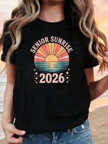 Plus Size Women's Spring/Summer T-Shirt With A Commemorative 2026 Graduation Print, Featuring The "SENIOR SUNRISE 2026" Design. Suitable For Graduation Season, College Events, 2026 Graduation Photos, Casual Everyday Wear, Short-Sleeved T-Shirts For Work, And Photoshoots. - 黑色 - 查看 7