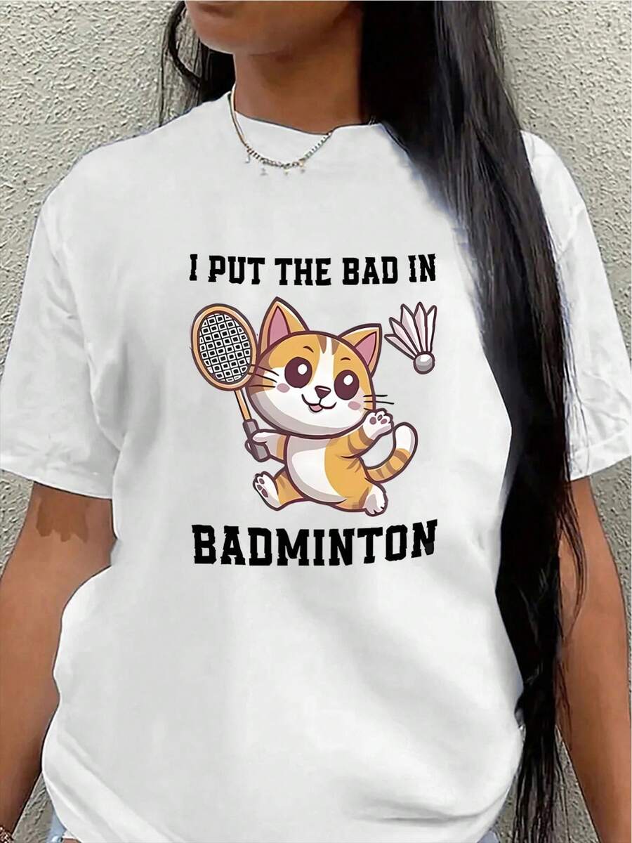 Short-Sleeved Polyester T-Shirt With A Fun Print Of A Cat Playing Badminton. Its Playful And Whimsical Style Makes It Suitable For Lounging At Home Or Sporting Events. Lightweight And Durable, It's The Perfect Choice For Badminton Enthusiasts And Those Who Love Fun Fashion. Women's Shirts - 白色 - 查看 1