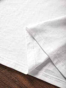 Suave, transpirable y ligera para comodidad durante todo el día. Camiseta casual con estampado floral de piña estilo tiki tropical. Cuello redondo clásico con un corte relajado que favorece todas las formas del cuerpo y es fácil de combinar con jeans, pantalones cortos y leggings. - Blanco - Ver 4