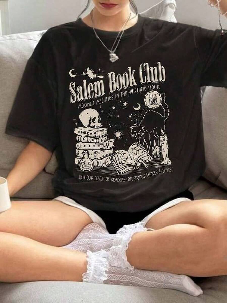 Camiseta negra informal de manga corta con cuello redondo para hombre,Camisetas Para Mujer Camiseta única de diseño Y2K con ilustración encantadora del Club de Lectura de Salem, perfecta para amantes de los libros y la magia, ideal para lucir en cualquier ocasión, combina estilo y creatividad en una sola pieza. - Negro - Ver 1