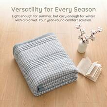 [1pc Summer Thin Quilt] Floral Printed Dreamy Summer Thin Quilt, Double-Sided Printing Design, Adds Color To Your Bedroom, Soft And Fluffy Like Hugging Clouds, Lightweight And Portable For Multiple Scenarios Such As Dorm, Sofa, Bedroom, Office Nap, Car, Travel, Camping, Fishing, Available In Multiple Sizes To Fit Different Bed Types - Minimalist Style - View 5