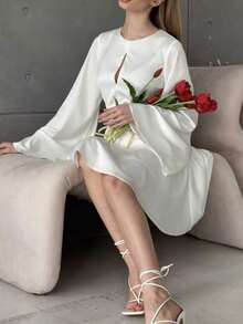 Short French Satin Party Dress With V-Neck, Open Back And Bell Sleeves, Fitted Waist - 白色 - 查看 5