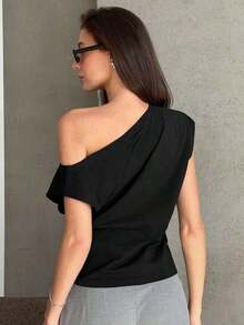 Camiseta de manga corta ajustada con hombros descubiertos y fruncidos a rayas para mujeres - Negro - Ver 2