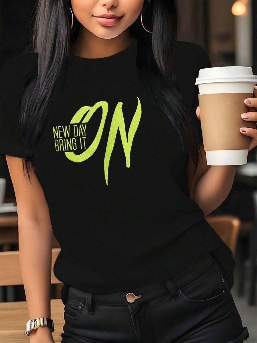 Women's Casual Short-Sleeve T-Shirt With A "ON NEW DAY BRING IT" Print In Black And Green Lettering. Features Medium Stretch, A Crew Neck, And Is Machine Washable. This Comfortable, All-Season T-Shirt Is Perfect For Everyday Wear. | Graphic Print T-Shirt | Simple And Durable Print T-Shirt For Everyday Wear - 黑色 - 查看 1