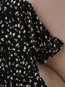 Camisa con estampado todo sobre y mangas con volantes, estilo casual de resort, tallas grandes.Atuendos de verano para mujer/Verano, ropa de mujer para vacaciones tropicales - Negro - Ver 3