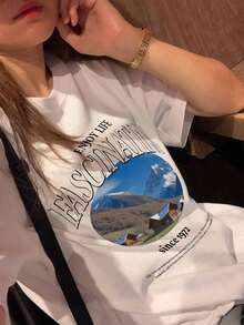 Women's Loose-Fitting T-Shirt With A Round Neck And Exquisite Print. Soft And Breathable Fabric, Comfortable To Wear, And Short Sleeves. Casual And Relaxed Fit, Versatile Style. Made From High-Quality 100% Pure Cotton (200 G). - 白色 - 查看 2