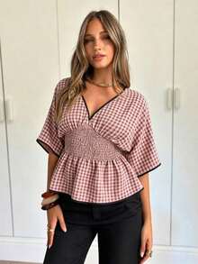 Blusa casual de mujer con cuello en V profundo, ribete de contraste, cintura fruncida, manga corta, adecuada para vacaciones y playa - Rosa - Ver 8
