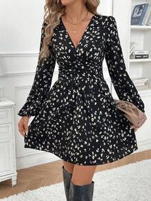 Vestido corto casual sencillo con cuello en V, manga larga, plisado y estampado de todo sobre - Negro 2 - Ver 4