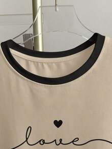 Camiseta de manga corta con cuello redondo, estampado de corazón y ribete de bloques de color para mujer talla grande, verano - Caqui - Ver 3