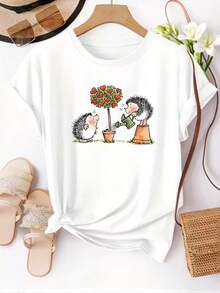 Limited Time Offer, Limited Quantities, Flash ! Women's Casual Shirts, Women's Polyester T-Shirts, Stylish Shirts. A Short-Sleeved T-Shirt With A Design Of Two Little Hedgehogs Planting Trees, Designed For Women With A Round Neck, Perfect For Casual Wear In Spring And Summer. - 白色 - 查看 9