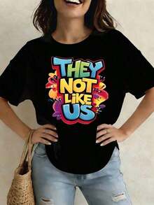 1 Piece Of Women's Lightweight T-Shirt With "They Not Like Us" Print, Round Neck, Short Sleeve, Ideal For Summer, Summer Vacation Clothes, Suitable For Festivals And Daily Wear, 180g 100% Cotton. - 黑色 - 查看 1