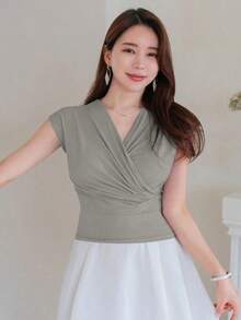 Camiseta de verano para mujer de unicolor con cuello en V cruzado y pliegues ajustados - Gris - Ver 5
