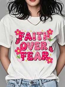 Women's T-Shirt, "Faith Over Fear" T-Shirt With Flowers And Hearts For Women, Cute Inspirational Graphic T-Shirt, Motivational Christian T-Shirt For Everyday Wear And Gift - 白色 - 查看 1