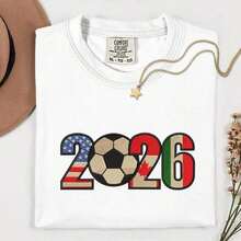Estilo Y2K, estilo de moda, lo más nuevo de 2026, estilo lindo, estilo casual, blusas para mujer>ropa.Camiseta bordada para aficionados al fútbol de EE. UU. y México, Copa de Fútbol, Bordado de Juego de Fútbol, Camiseta de la Selección de Fútbol 2026, Camiseta de la selección de México, Día de la Independencia de México, camiseta de niña con rosa mexicana, jersey de fútbol unisex para niños, camiseta de fútbol, camiseta para aficionados al fútbol, regalo para aficionados a los deportes, disfraz para el día del partido. 180g (Tallas S-XXXL) - Blanco - Ver 1
