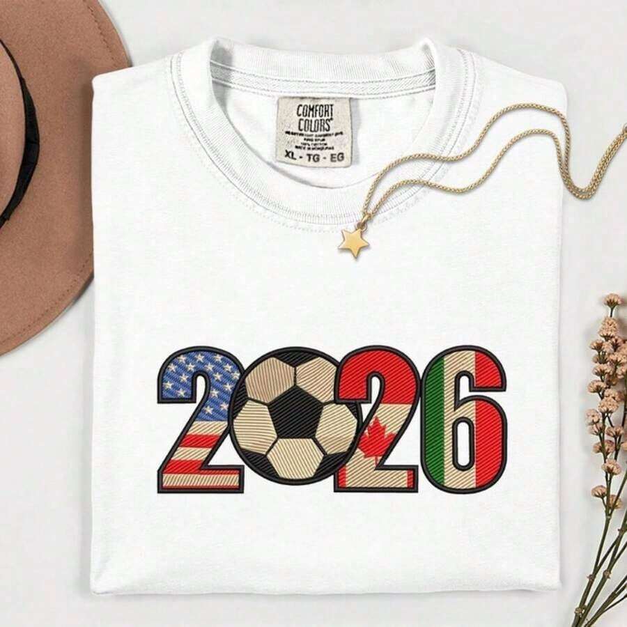 Estilo Y2K, estilo de moda, lo más nuevo de 2026, estilo lindo, estilo casual, blusas para mujer>ropa.Camiseta bordada para aficionados al fútbol de EE. UU. y México, Copa de Fútbol, Bordado de Juego de Fútbol, Camiseta de la Selección de Fútbol 2026, Camiseta de la selección de México, Día de la Independencia de México, camiseta de niña con rosa mexicana, jersey de fútbol unisex para niños, camiseta de fútbol, camiseta para aficionados al fútbol, regalo para aficionados a los deportes, disfraz para el día del partido. 180g (Tallas S-XXXL) - Blanco - Ver 1