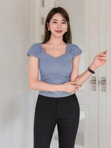 Camiseta de mujer con cuello de corazón descubierto, Hombros descubiertos y mangas cortas de volantes, unicolor ideal para el verano - Azul - Ver 1