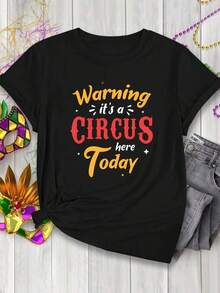[Free National Shipping] The Stylish Women's 'Carnival' Outfit Features A Short-Sleeved Crew Neck T-Shirt With The Print 'Warning, It's A Circus Here Today', Perfect For Stylish Photoshoots In Spring, Summer, And Autumn. Women's Cotton T-Shirts - 風格 - 查看 1