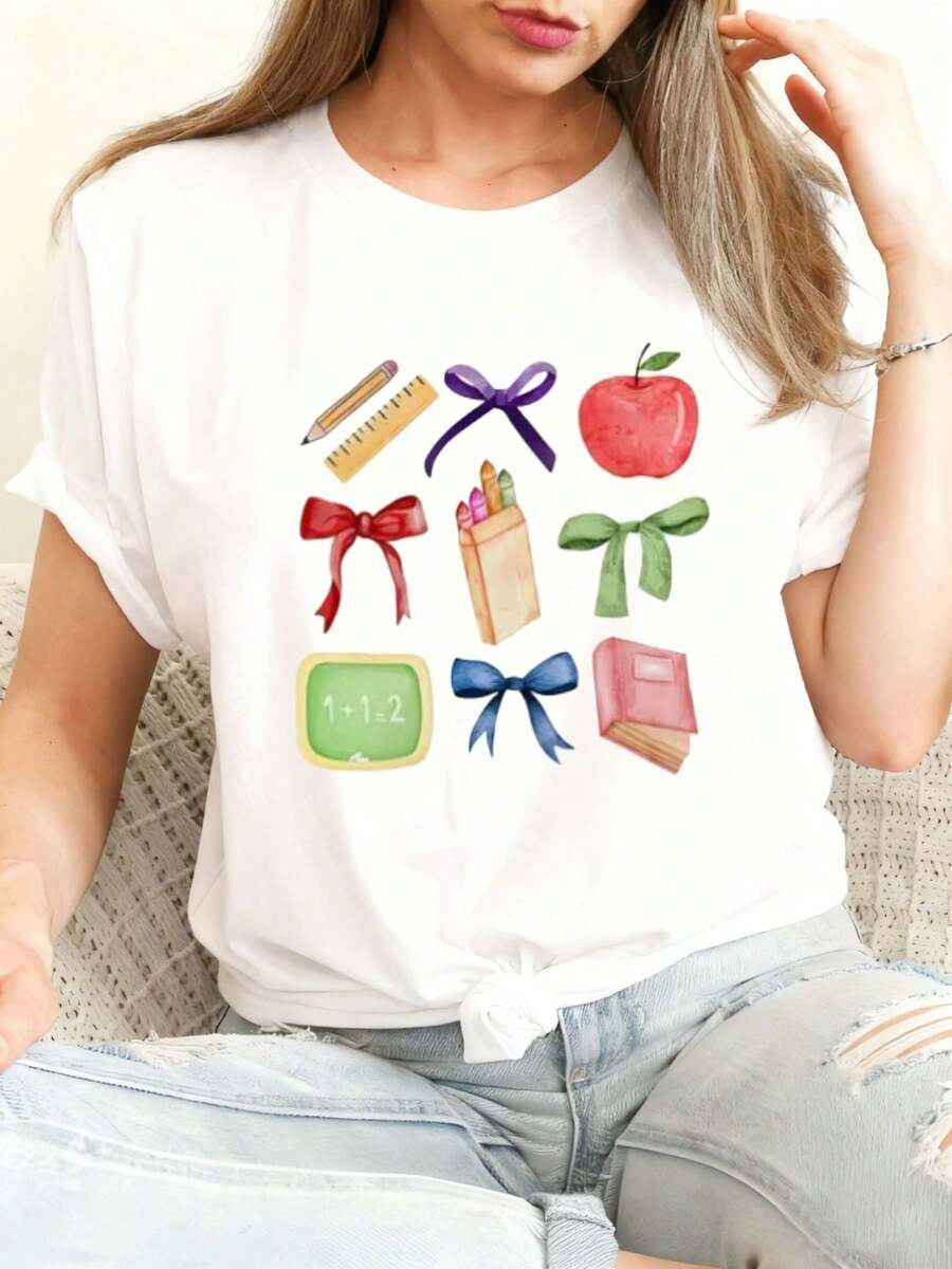 1 T-Shirt From The "Back To School" Collection With Colorful Illustrations (Pencil, Comb, Ribbon, Apple, Blackboard, 1+1=2, Book) | Black, Casual Style, Short Sleeves, Slightly Stretchy Fabric, Perfect Gift For Teachers On Back To School, Breathable And Comfortable For Summer, 180g 100% Cotton. - 白色 - 查看 1