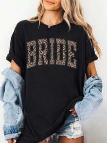 New 2026 Collection: Leopard Print Cotton T-Shirt For Bride, Varsity T-Shirt For Bride, Gift For The Bride, T-Shirt For Bachelorette Parties, Engagement Gift, Bachelorette Party Gift, Elegant Casual T-Shirt For Bride, Sportswear, % Cotton, Breathable And Comfortable. - 黑色 - 查看 12