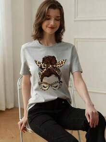 Short-Sleeved T-Shirt With A Round Neck, Relaxed Fit, And Simple Slogan Print, For Women, Ideal For Summer, Holidays, And Everyday Wear. Women's T-Shirt. White Blouses For Women. - 淺灰色 - 查看 2