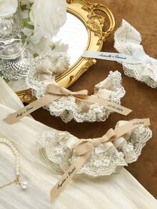 Grinalda Nupcial Personalizada com Nome e Data, com Renda de Pérolas e Laço, Cinto de Grinalda de Casamento Personalizado de Luxo, Faixa de Coxa de Renda Vintage Elegante, Acessórios de Casamento Românticos Feitos à Mão, Presentes de Chá de Panela, Presentes Delicados de Renda para a Noiva - Pérola - Visão 5