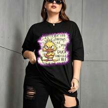 Lo que la vida te lance, recíbelo y deja que golpee a otra persona. Camiseta con estampado de pato enojado, camiseta de verano 2026 de cuello redondo y corte holgado, camisetas gráficas sarcásticas, camiseta de algodón para mujeres con curvas, ropa de calle de verano, moda viral, regalo para amigos. 100% algodón. - Negro - Ver 6