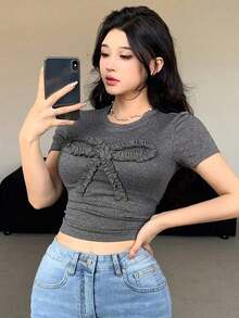 Camiseta ajustada de manga corta con cuello redondo, volantes y lazo, unicolor para mujer, crop top para mujer en Pascua - Gris - Ver 5