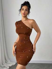Vestido corto de mujer con decoración de perlas falsas, unicolor y hombro asimétrico - Marrón - Ver 8