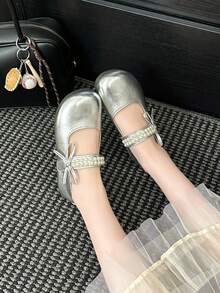 Giày bệt nữ, đế mềm chống trượt, da bóng, nơ ngọc trai, màu trơn, mũi tròn kiểu Mary Jane, phong cách ngọt ngào Âu Mỹ cho mùa xuân/thu, đi học, dự tiệc, đám cưới, hẹn hò, đi chơi thường ngày, màu bạc - Bạc - Xem 4