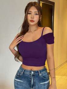 Camiseta ajustada de mujer con hombros abiertos y fruncidos de unicolor elegante, top de verano para salir - Morado Violeta - Ver 2