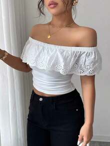 Camiseta corta de mujer ajustada con hombros descubiertos, fruncida y con adorno de encaje elegante - Blanco 2 - Ver 5