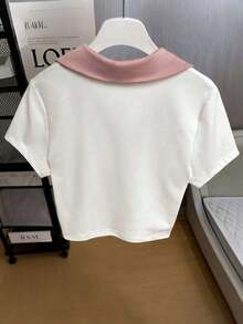 Camiseta casual versátil de mujer con estampado floral, cuello polo y mangas cortas de color contrastante - Blanco - Ver 2