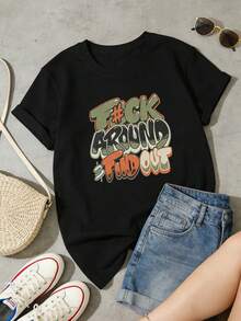 Camiseta de manga corta con cuello redondo suave y casual para mujer, estilo retro con estampado de letras de grafiti urbano. Blanca. - Negro - Ver 2