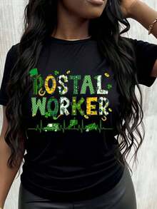 Camiseta Gráfica de Trabajador Postal para el Día de San Patricio con Diseño Irlandés y Patrón de Corazón de Camión de Correo para Mujer - Negro - Ver 1