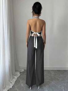 Set de 2 piezas para mujer: Top halter de cuello con recorte de contraste y espalda descubierta, y pantalones con bolsillo - Gris Oscuro - Ver 2