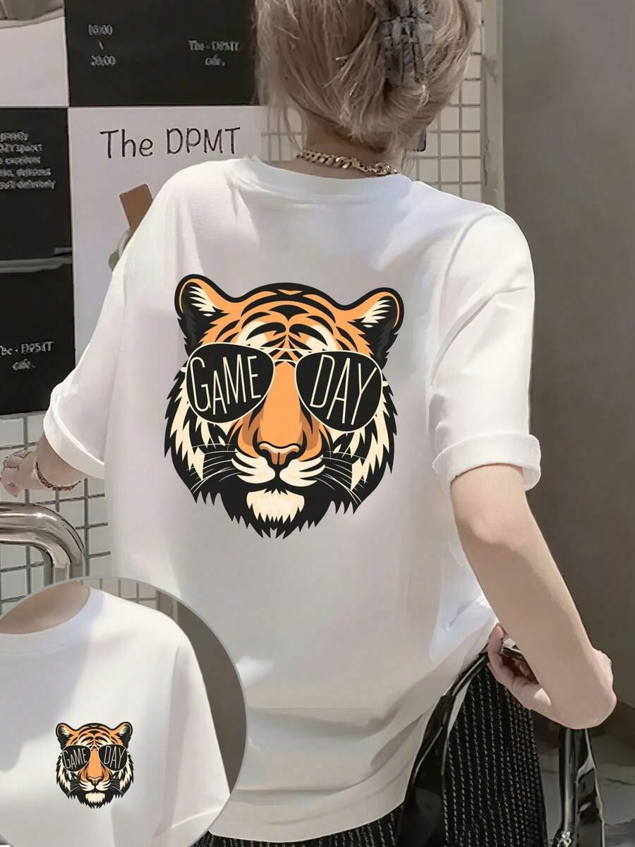 Women's Double-Sided "Ports Day, Game Day" Print T-Shirt, Modern, Casual, Comfortable, Round Neck, And Short Sleeves. Suitable For Elegant Party Outfits, Stylish Ladies, And Flattering Blouses For Curvy Women. Pairs Well With Prom Skirts And Casual Wear. - 白色 - 查看 1