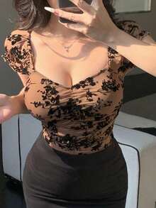 Blusa de manga corta con cuello cuadrado, fruncido y estampado floral de malla, top de verano lindo para mujer - Marrón 2 - Ver 1