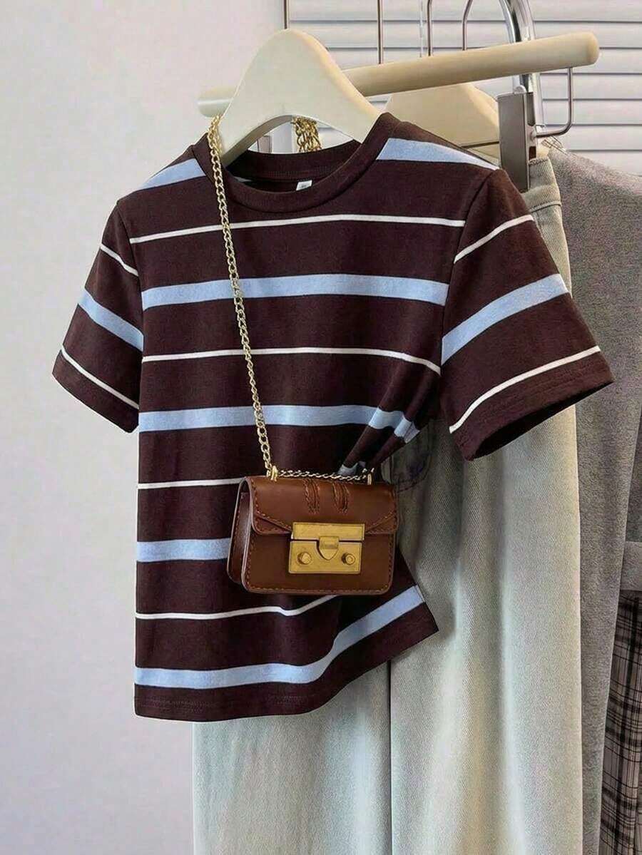 Camiseta de manga corta holgada con cuello redondo, estilo asimétrico a rayas, minimalista y casual, para mujer.Versátil y adecuada para primavera/verano y temporada deportiva - Multicolor - Ver 1