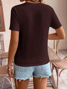 Frenchy Camiseta casual de manga corta para uso diario con corazón bordado en hilo dorado para mujer, camiseta de verano para mujeres con atuendo de fiesta de té de algodón, parte superior bordada, camiseta de algodón para mujeres.Tops de verano - Marrón - Ver 4