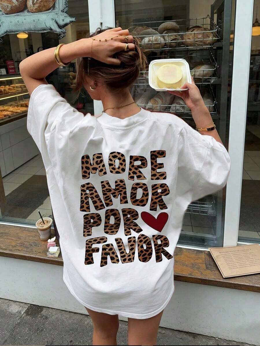 Camiseta de manga corta de con estampado de leopardo y gráfico de letra, estilo minimalista y vintage, blusa versátil y elegante para mujer en color blanco Ropa deportiva estilo Y2K, cuello redondo, 100% algodón, tejido suave, manga corta. - Blanco - Ver 1
