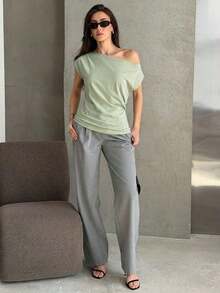Camiseta de manga corta ajustada con hombros descubiertos y fruncidos a rayas para mujeres - Verde - Ver 6